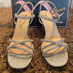 NINA SHOES Dressy True Silver Adalyn Sparkle Sandels IOB - EUC